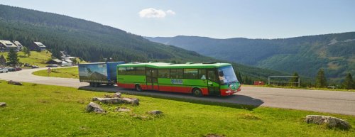 Cyclobussen in het Reuzengebergte: Naast fietsers ook voor toeristen. Ze rijden dagelijks in de zomer!