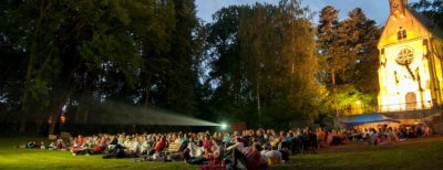 Geniet van de echte zomer. Waar ga je naar de zomerbioscoop in het Reuzengebergte?