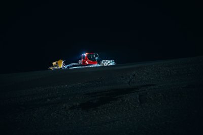 Erleben Sie eine Schneemobilfahrt in Špindlerův Mlýn