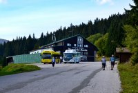 Jilemnická bouda - zastávka autobusu na Vrbatovu bdu