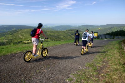 Gule punkt off-road scootere