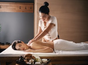 Thai massagebehandling TAWAN