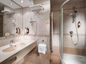 Dvoulůžkový pokoj - koupelna - Pinia Hotel & Resort - Krkonoše
