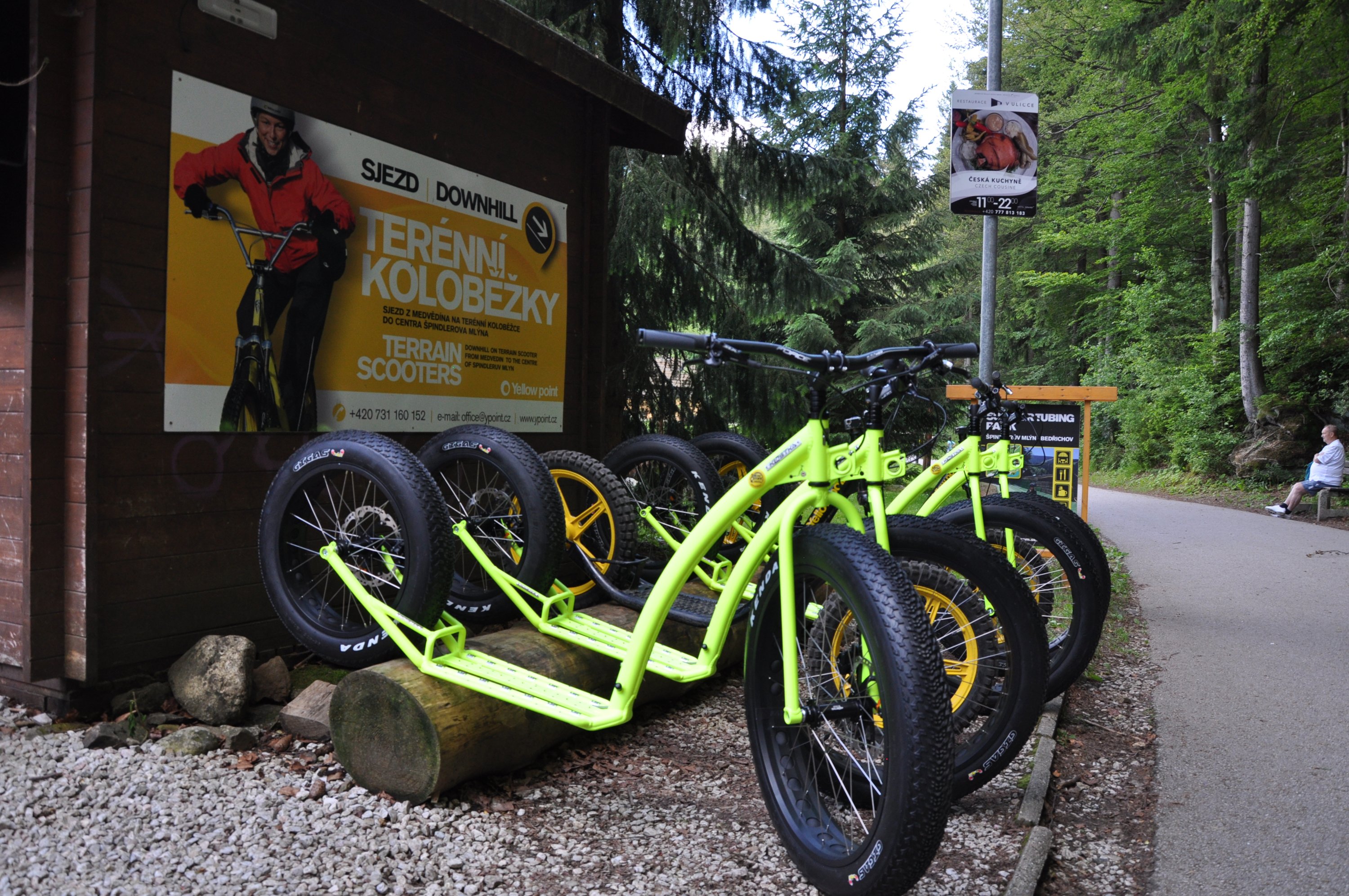 Gule punkt off-road scootere